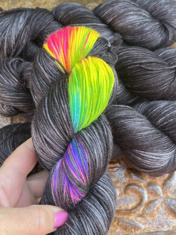 Rainbow Black - Assigned Pooling/KIT